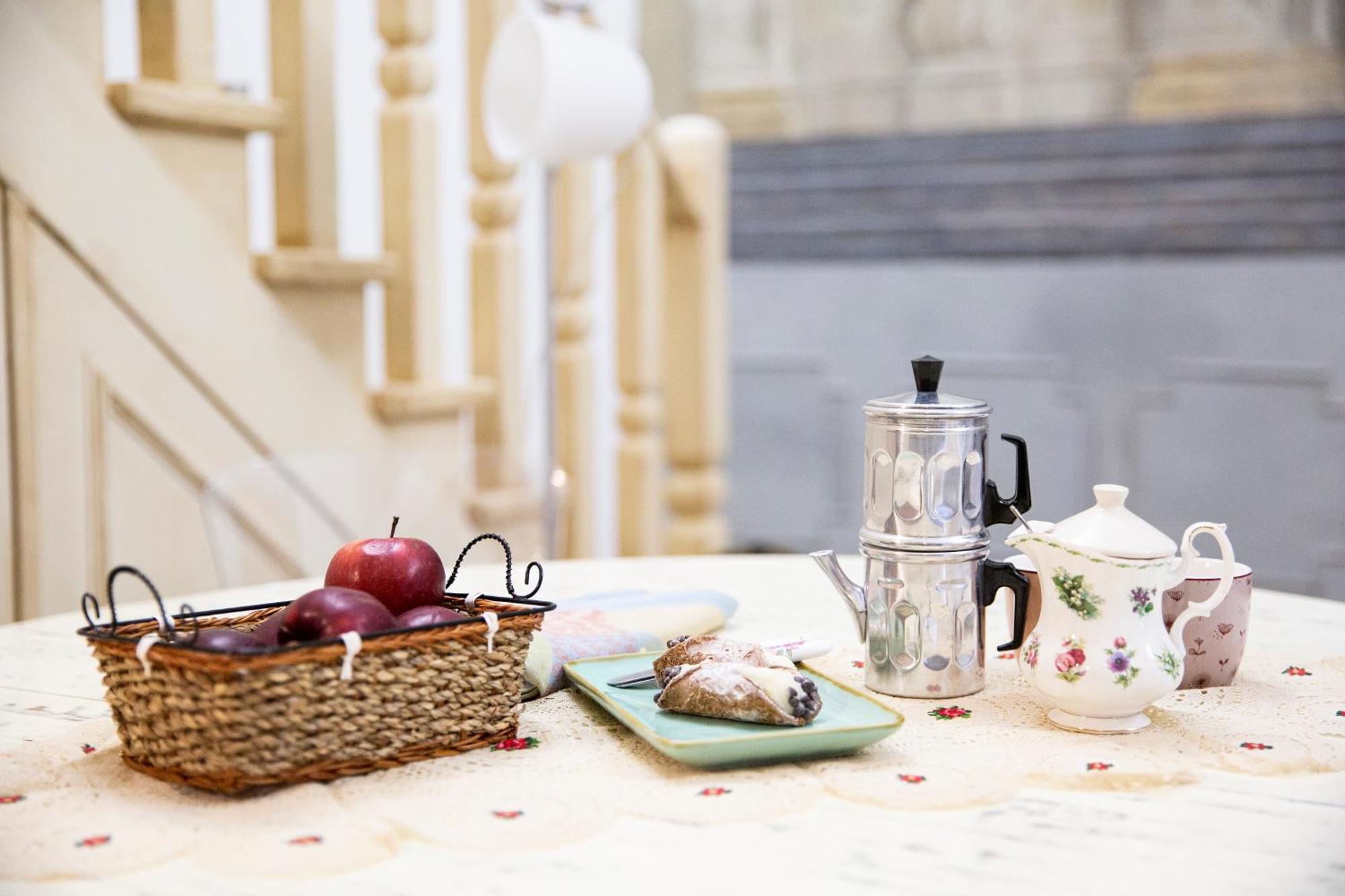 Home & More Brigida Naples Luaran gambar